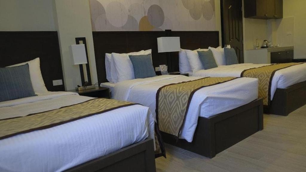 Whitewoods Convention And Leisure Hotel Silang Zewnętrze zdjęcie