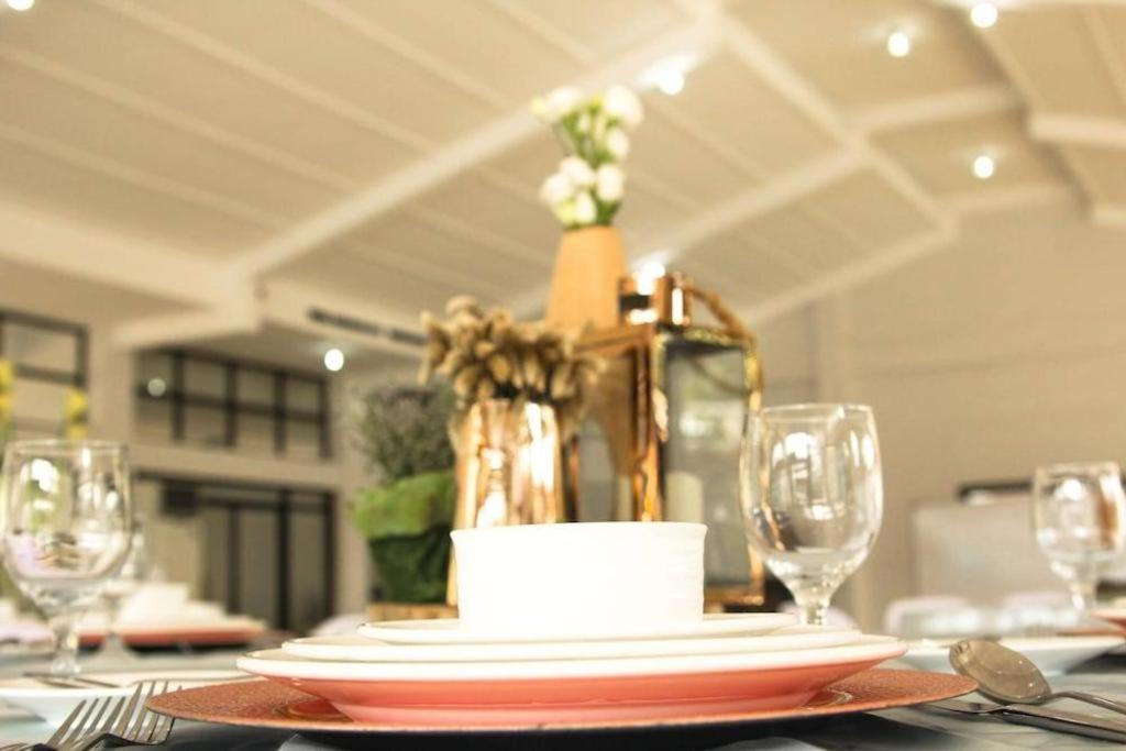 Whitewoods Convention And Leisure Hotel Silang Zewnętrze zdjęcie