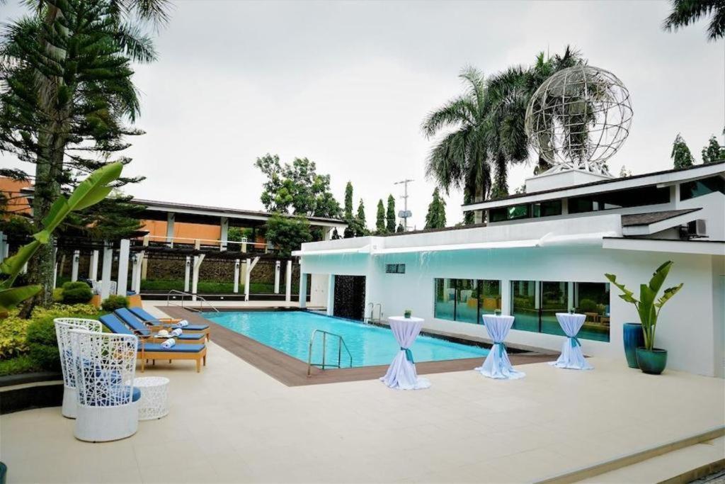 Whitewoods Convention And Leisure Hotel Silang Zewnętrze zdjęcie