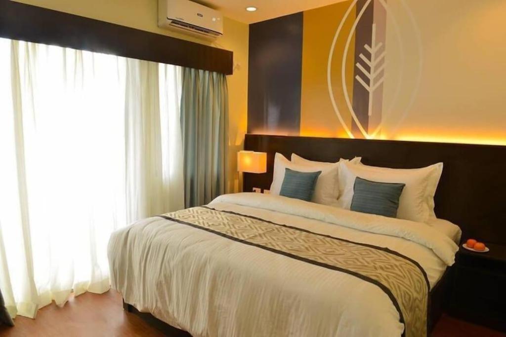 Whitewoods Convention And Leisure Hotel Silang Zewnętrze zdjęcie