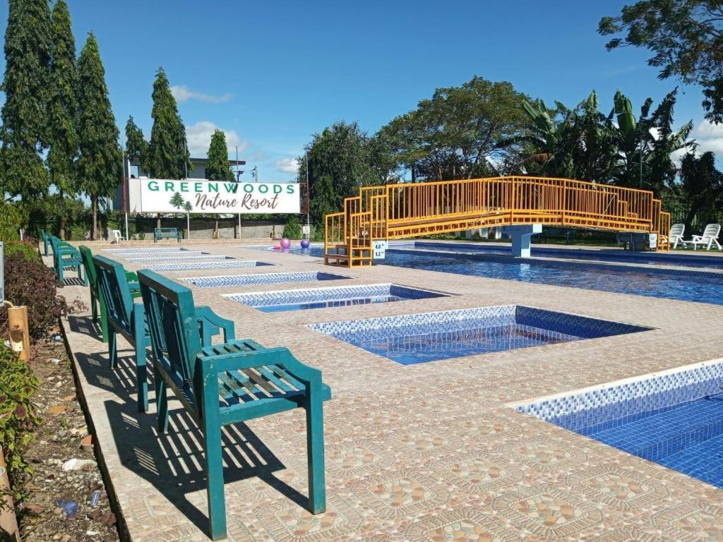 Whitewoods Convention And Leisure Hotel Silang Zewnętrze zdjęcie